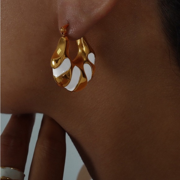 18K Gold Plated Chunky Hoop Earrings*Enamel Earrings*Vintage Earrings* - Picture 5 of 5